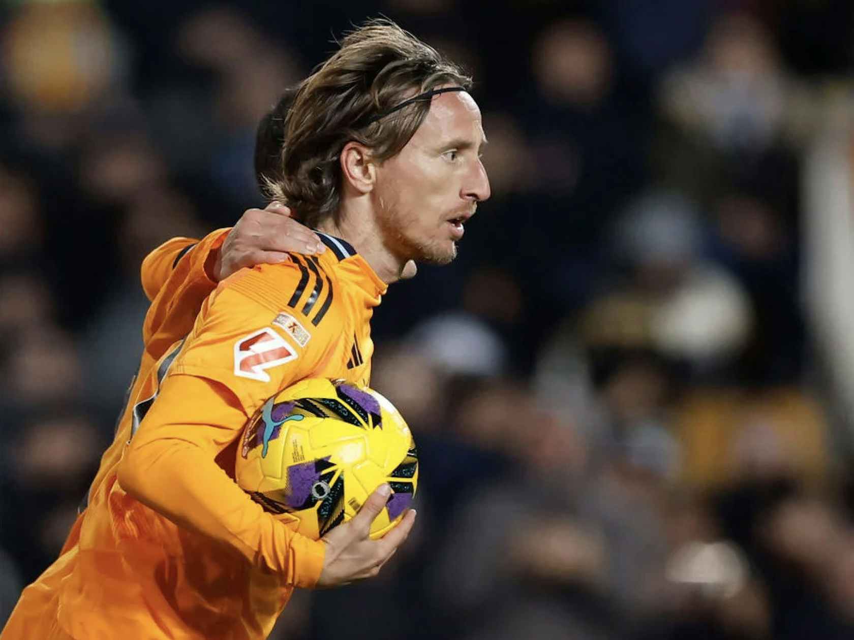 3-2,29岁拜仁旧将萨内1球1助,率队揽36分领跑,领先穆帅前东家4分